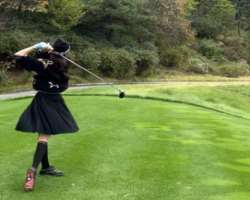 The actress loves to play golf in her free time. 